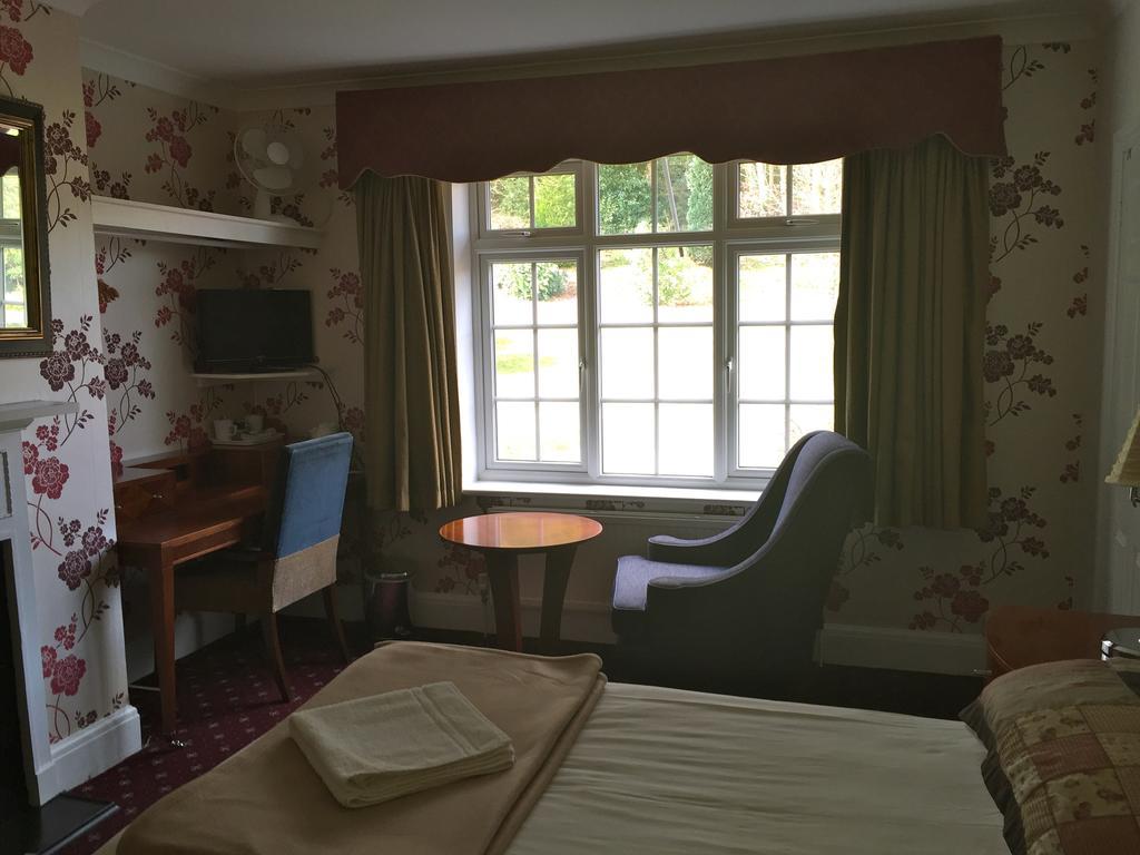 The Royal Standard Guest House Virginia Water Exterior foto